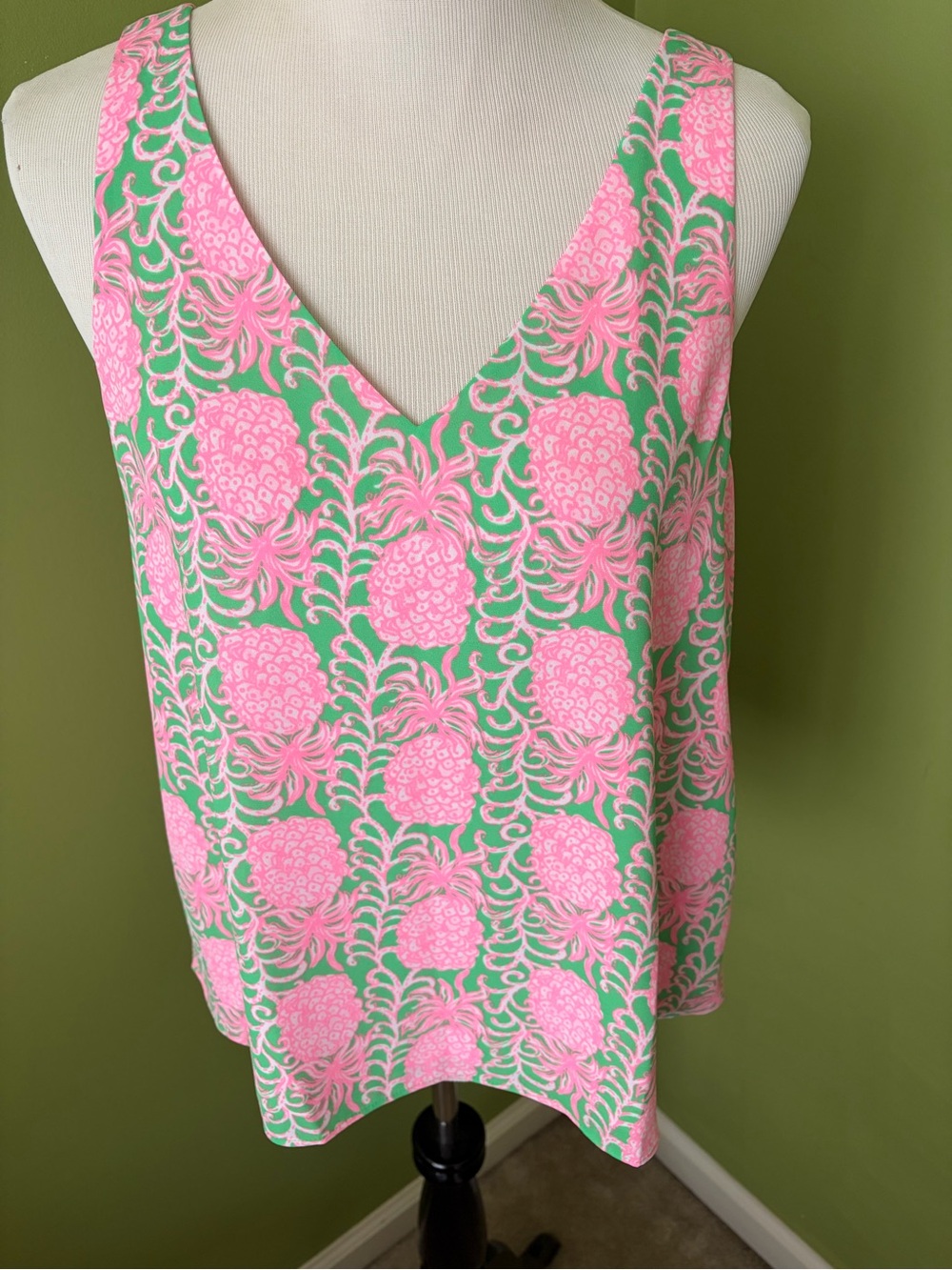 Lilly Pulitzer Fauna Green Party Like a Pineapple V-Neck Straight Hem Florin